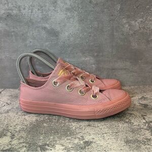 Converse Chuck Taylor All Star Low Leather Sneakers Womens sz 6